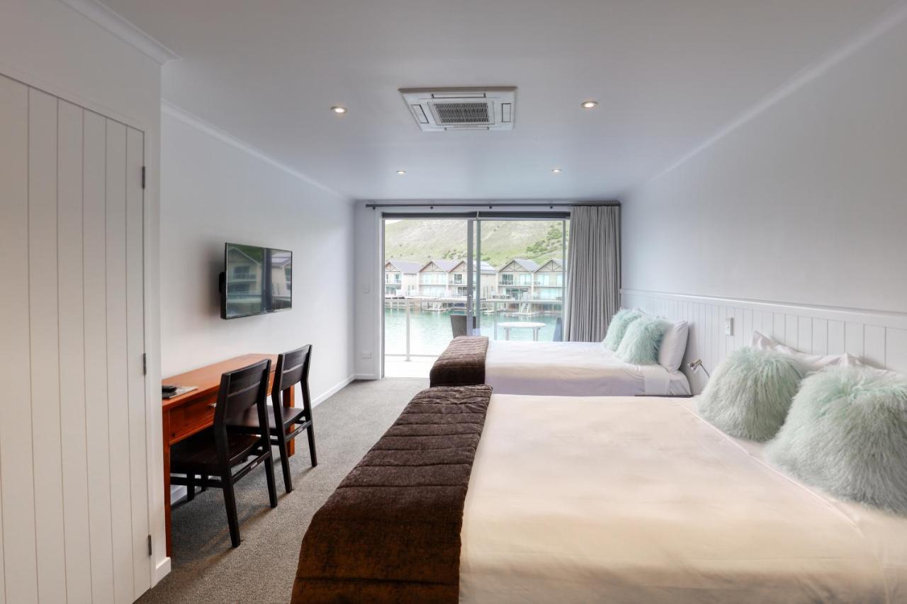 Marsden Lake Resort Central Otago Cromwell Exterior foto A typical room at the Bayview Hotel