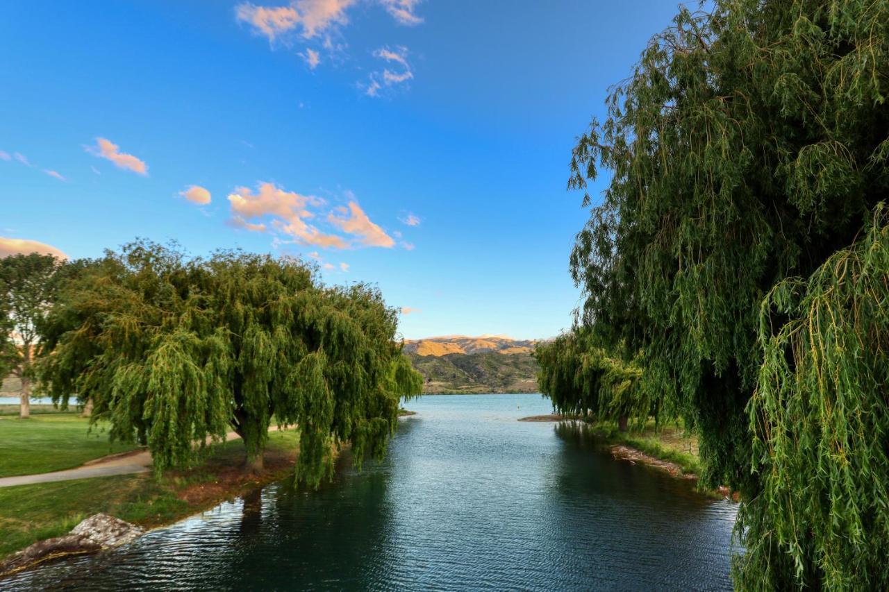 Marsden Lake Resort Central Otago Cromwell Exterior foto View of the lake from the dam